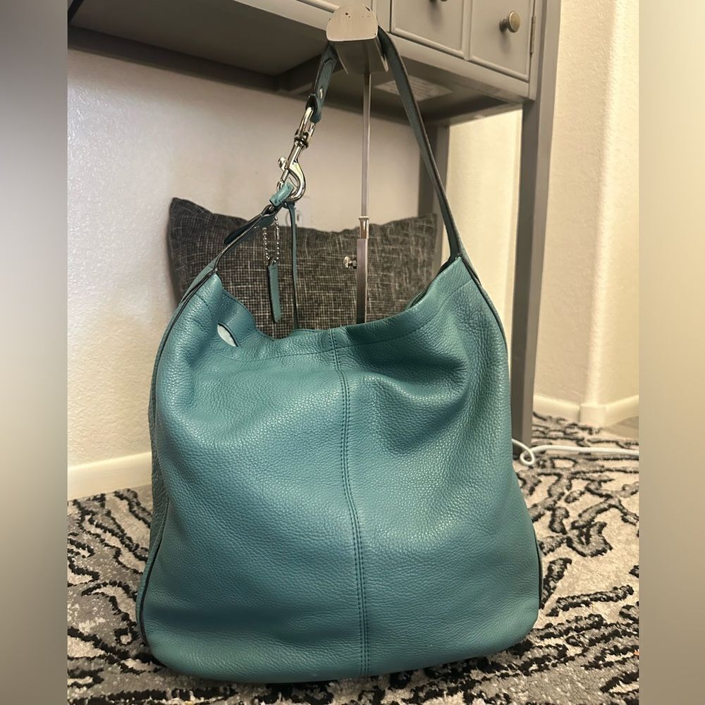 COACH AVERY LEATHER HOBO - Picture 3 of 11
